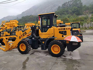 恭喜羅總喜提新車，山宇裝載機940走起，山宇重工，助您成功！